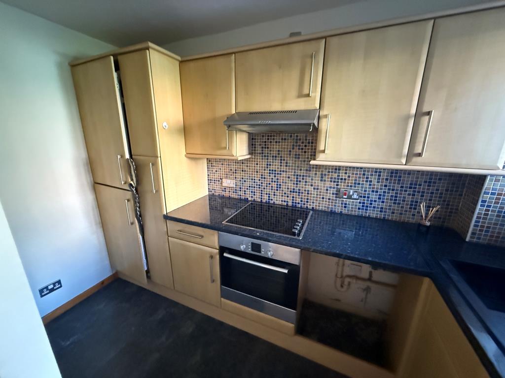 Lot: 133 - WELL PRESENTED TERRACED HOUSE - Kitchen